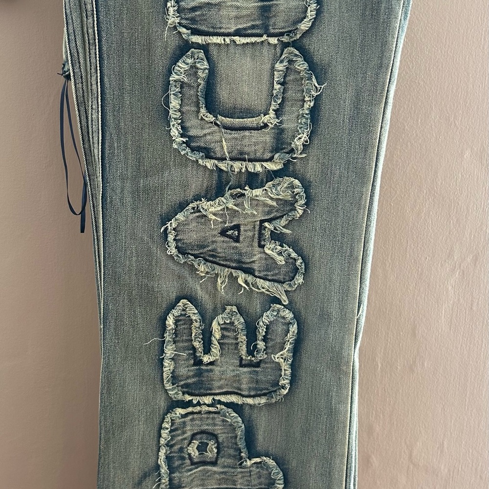 Blue Velvet- NWT Distressed Peace Sign Women Jeans, Size small - Picture 6 of 7